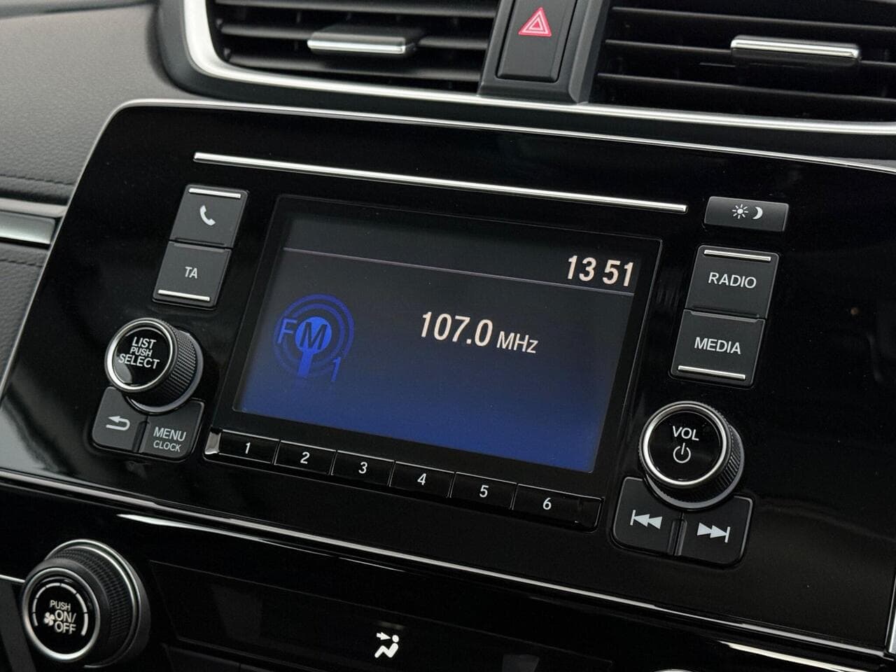 Honda CR-V thumbnail Infotainment System