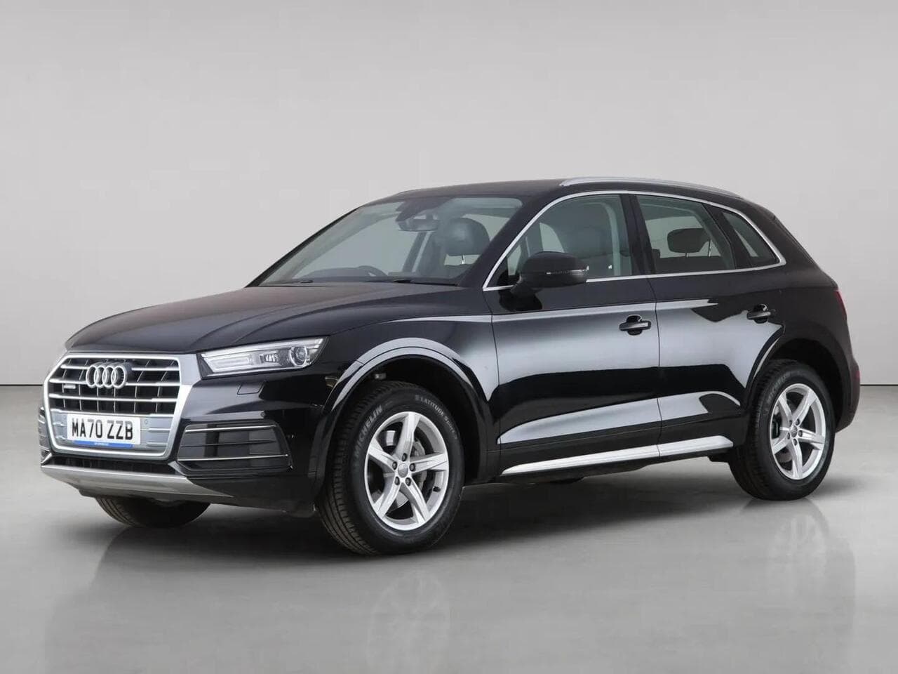 Audi Q5 thumbnail Front Left