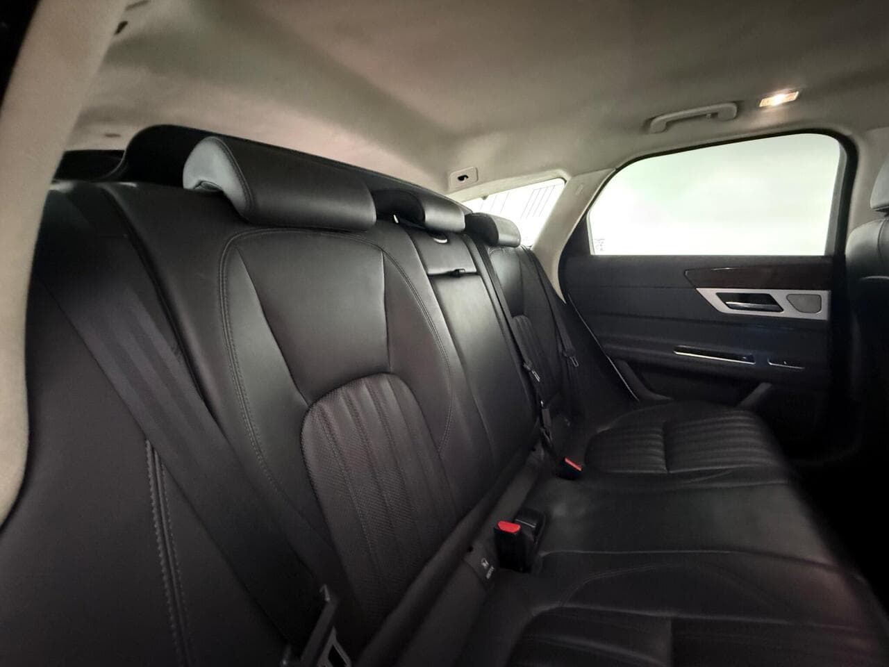 Jaguar XF thumbnail Seats Rear