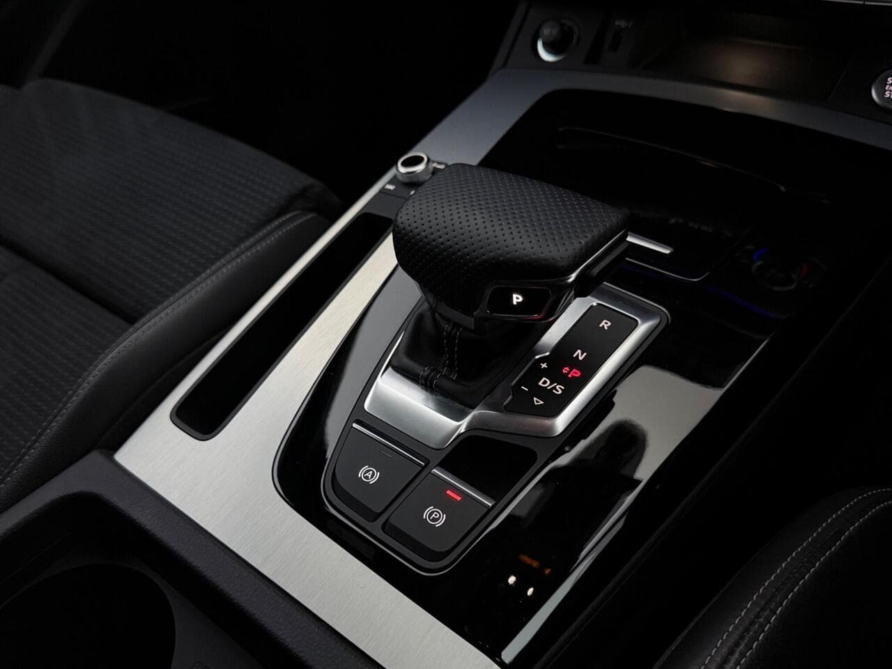 Audi Q5 thumbnail Interior Front