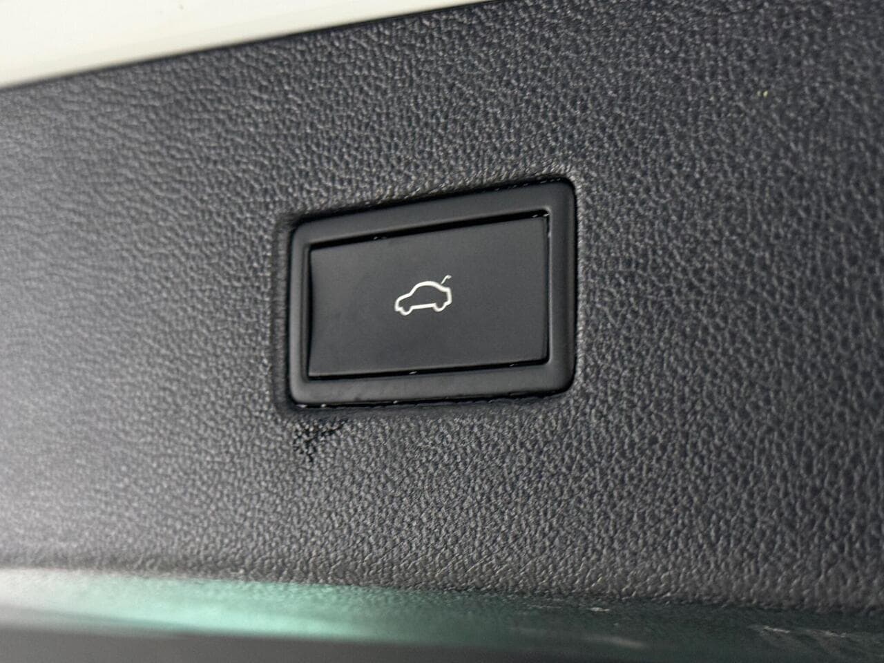 Volkswagen Tiguan thumbnail Misc Controls