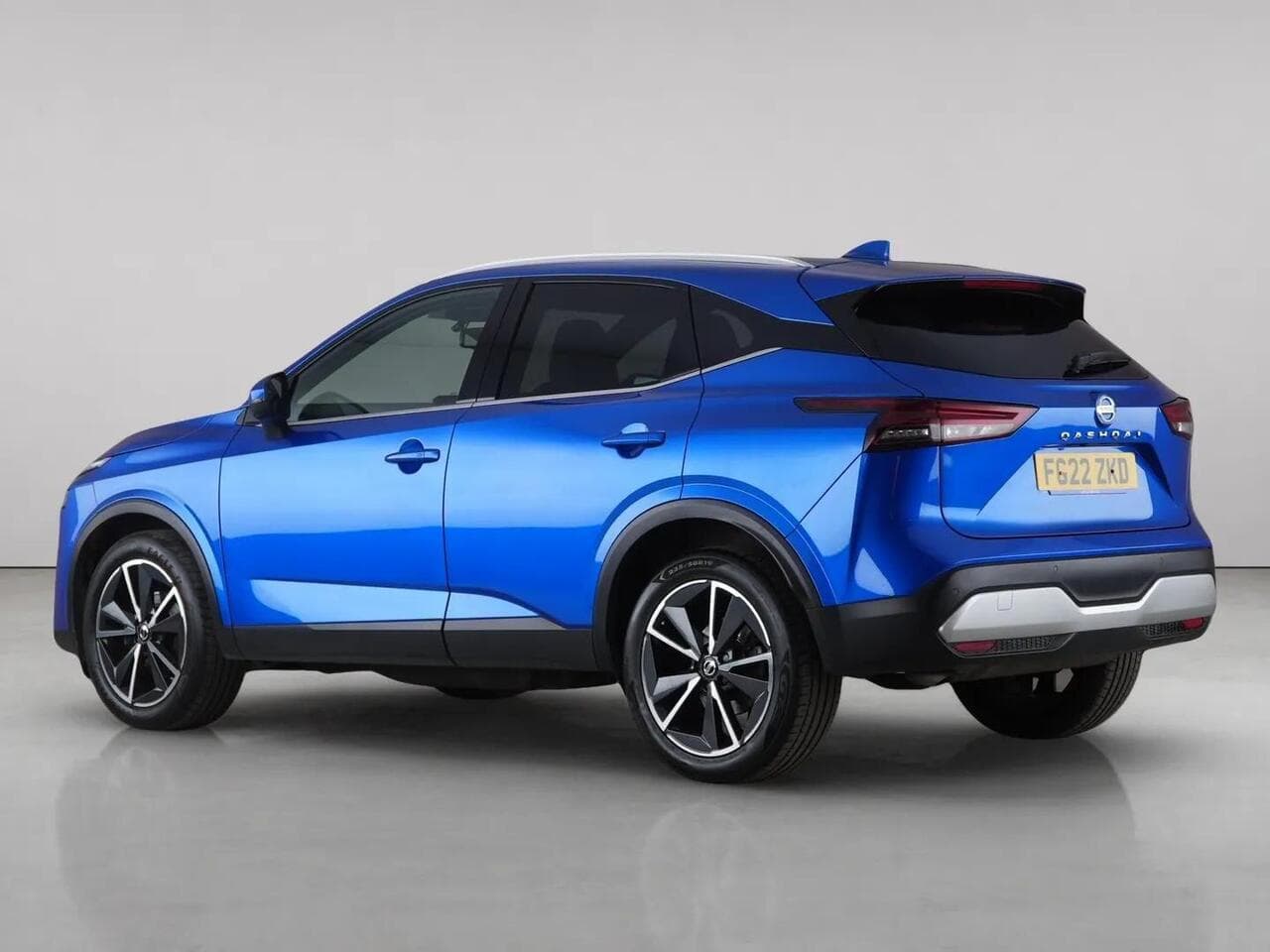 Nissan Qashqai thumbnail Rear Left