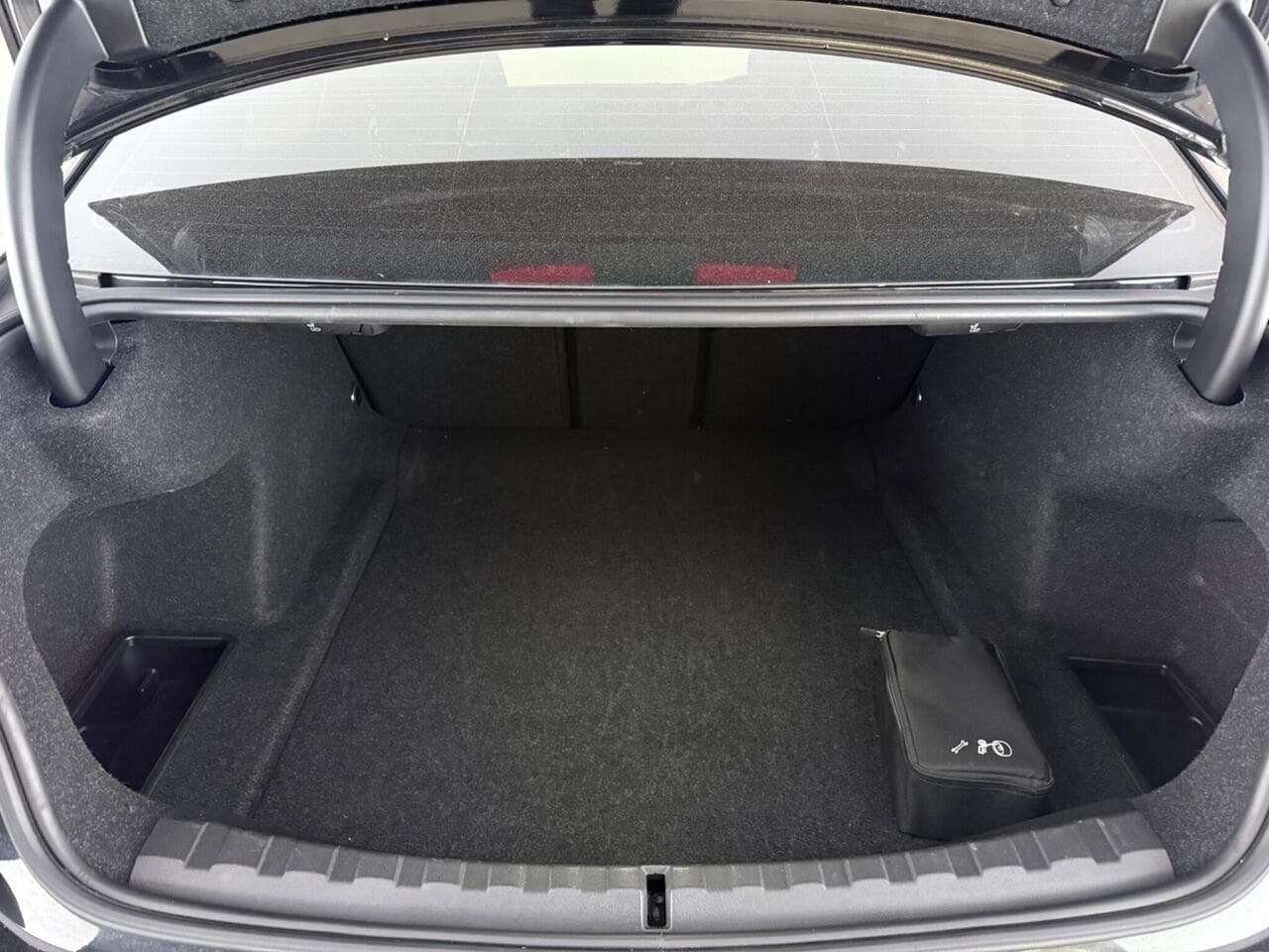 BMW 3 Series thumbnail Boot