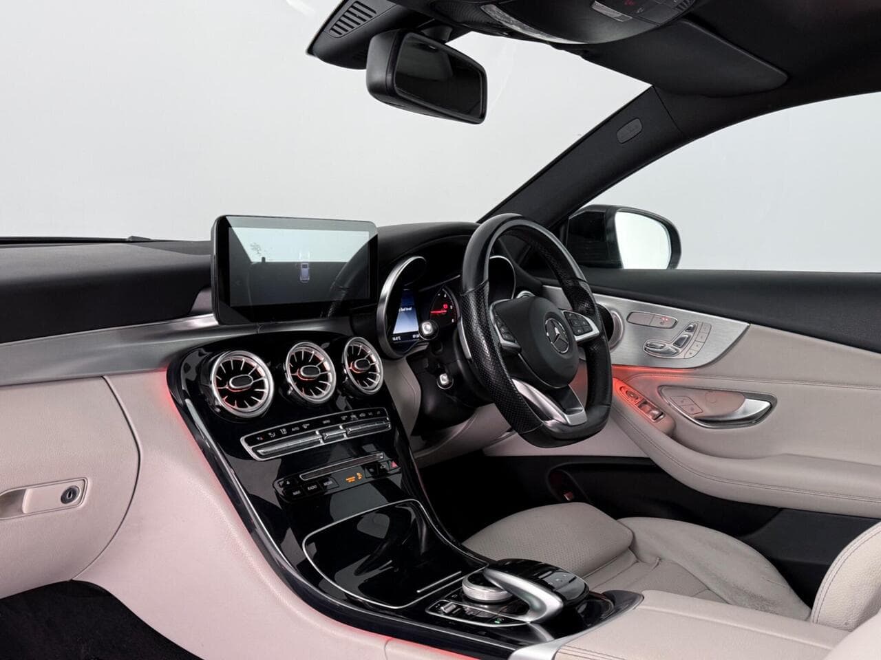 Mercedes-Benz C Class thumbnail Interior Front