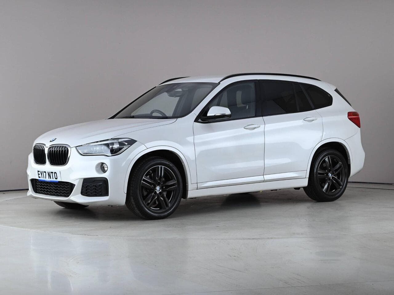 BMW X1 thumbnail Front Left