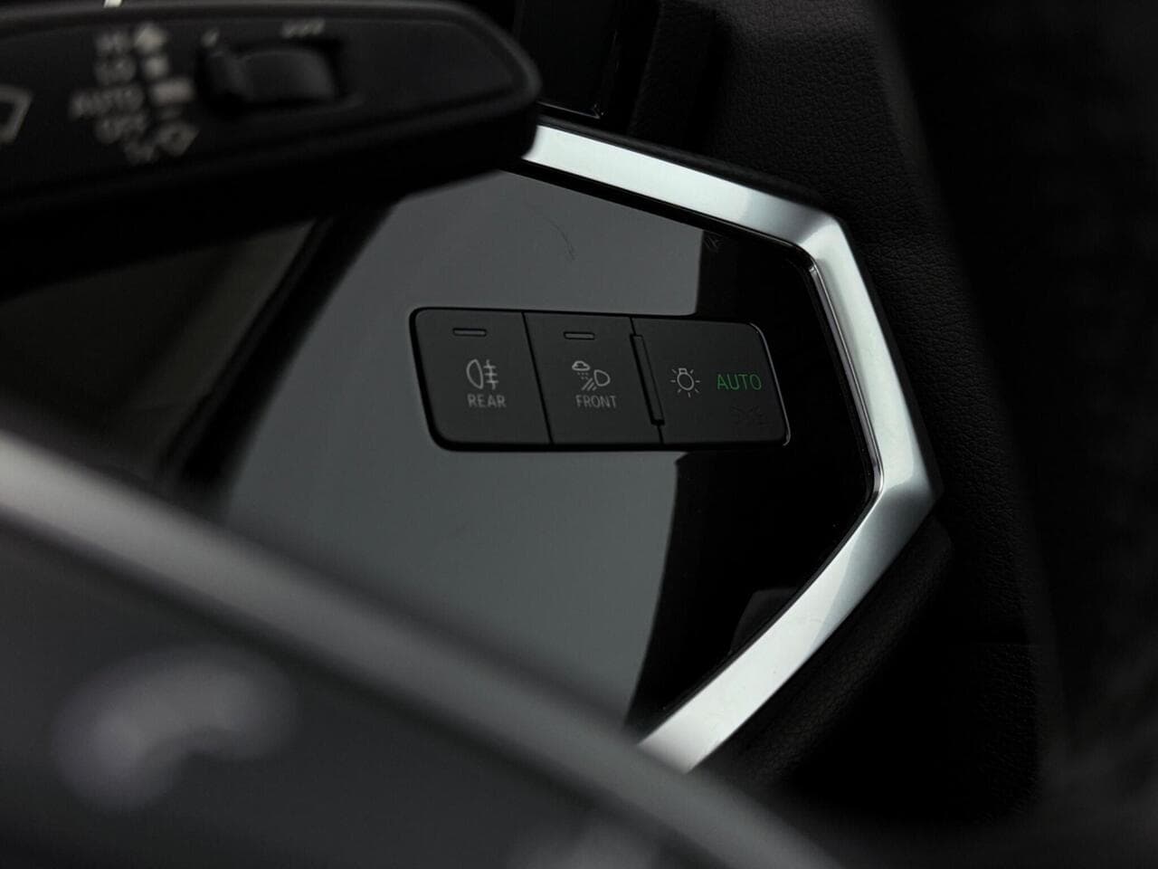 Audi Q3 thumbnail Misc Controls