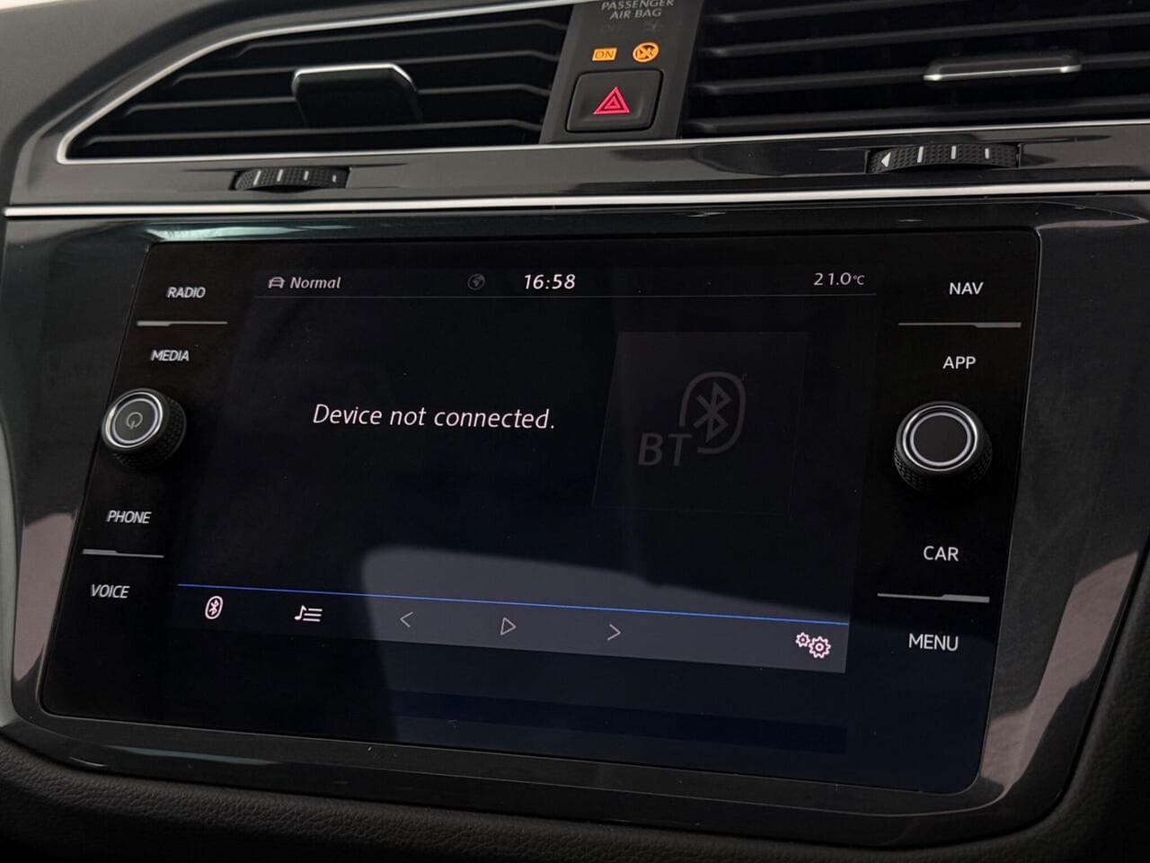 Volkswagen Tiguan thumbnail Infotainment System