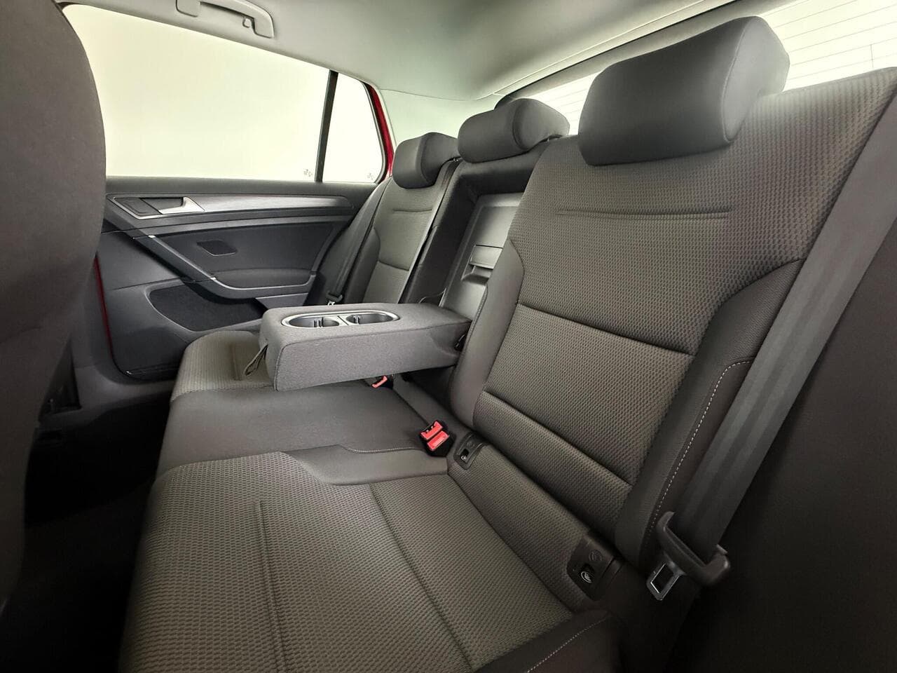 Volkswagen Golf thumbnail Seats Rear