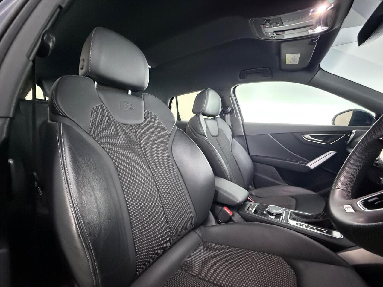 Audi Q2 thumbnail Seat Driver