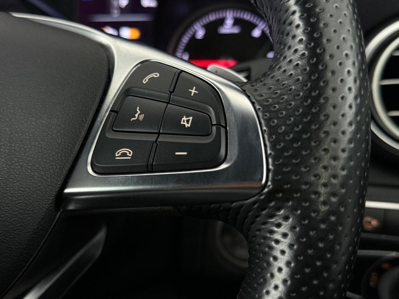 Mercedes-Benz C Class thumbnail Misc Controls