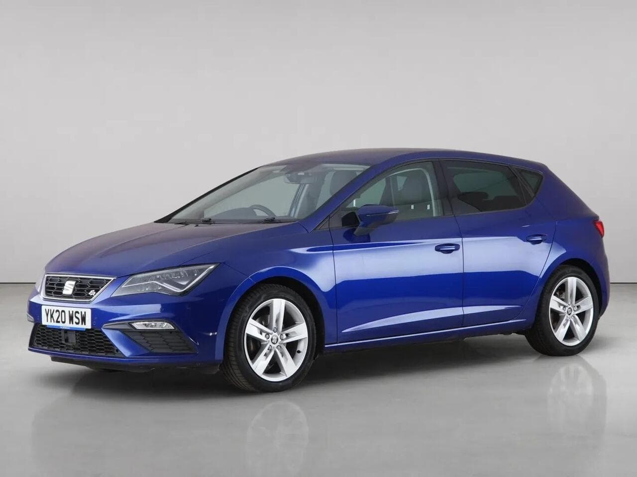SEAT Leon thumbnail Front Left