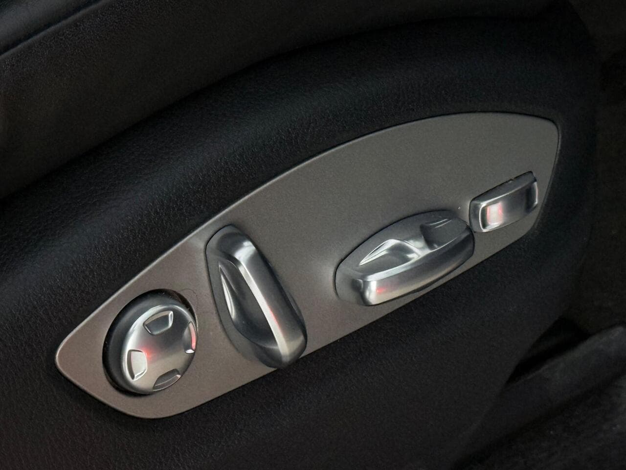 Porsche Macan thumbnail Keys