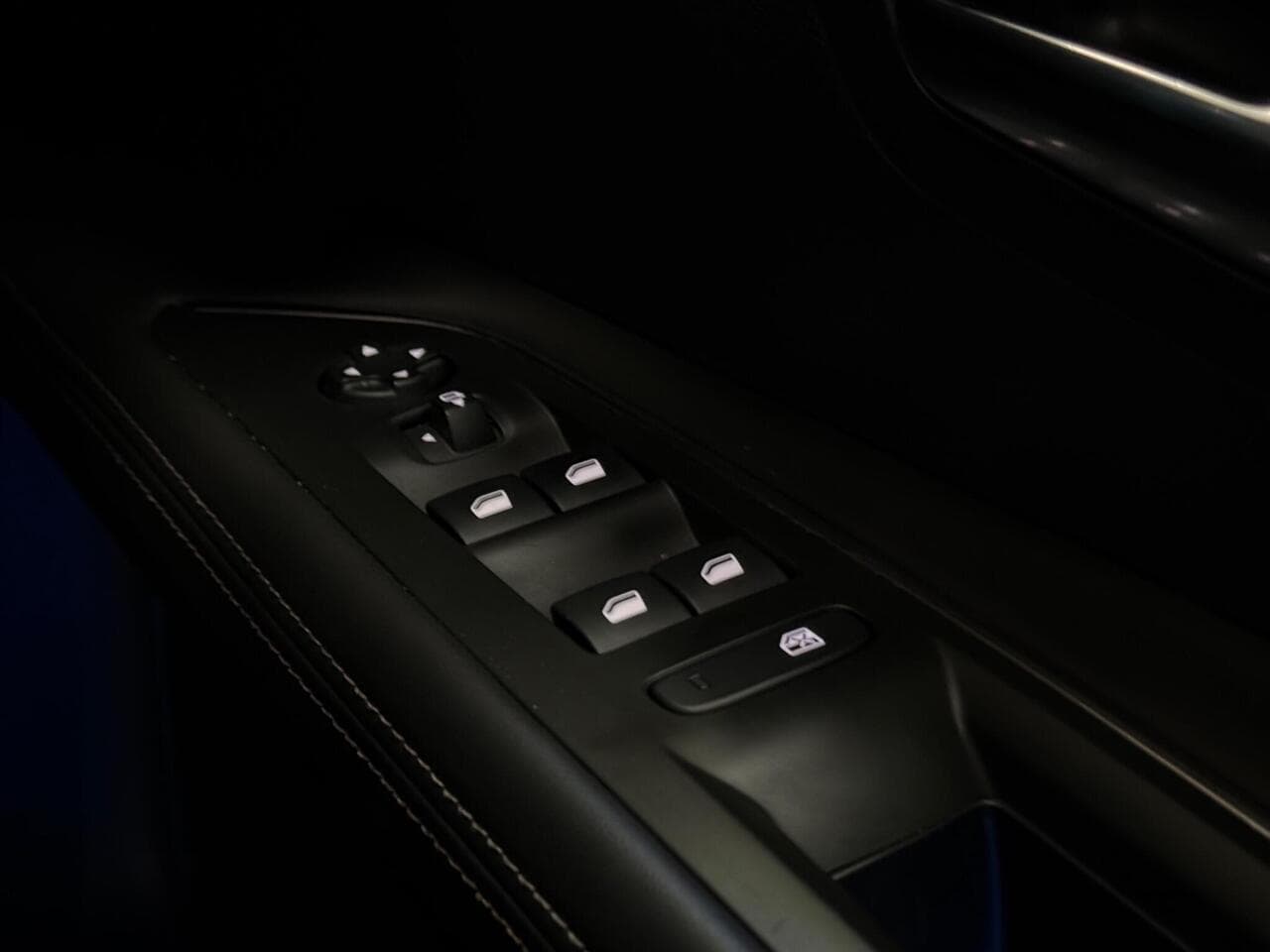 Peugeot 3008 thumbnail Misc Controls