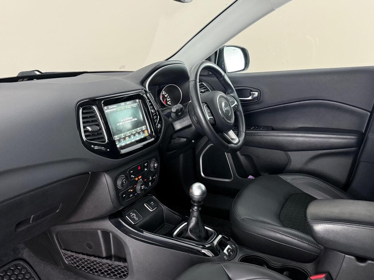 Jeep Compass thumbnail Interior Front