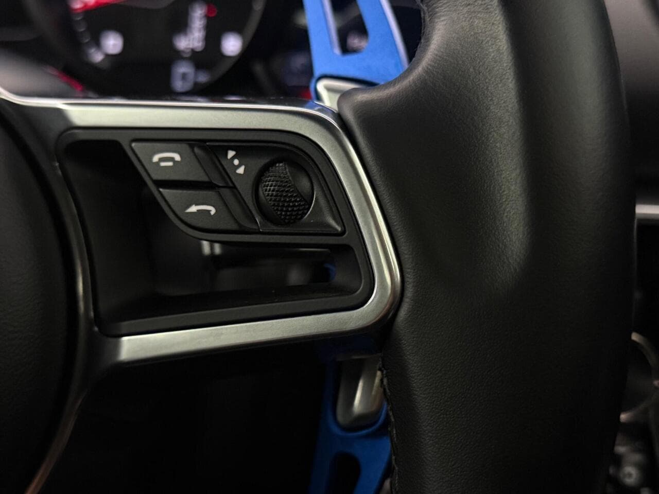 Porsche 718 Cayman thumbnail Misc Controls