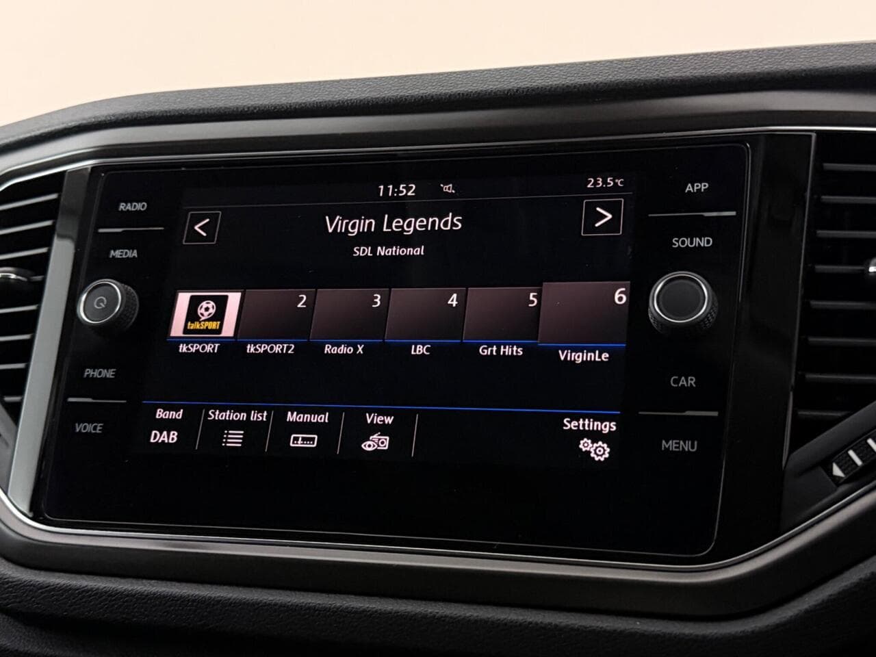Volkswagen T-Roc thumbnail Infotainment System