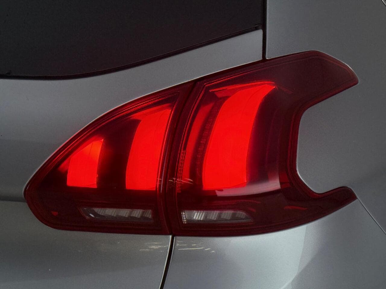 Peugeot 2008 thumbnail Lights Rear