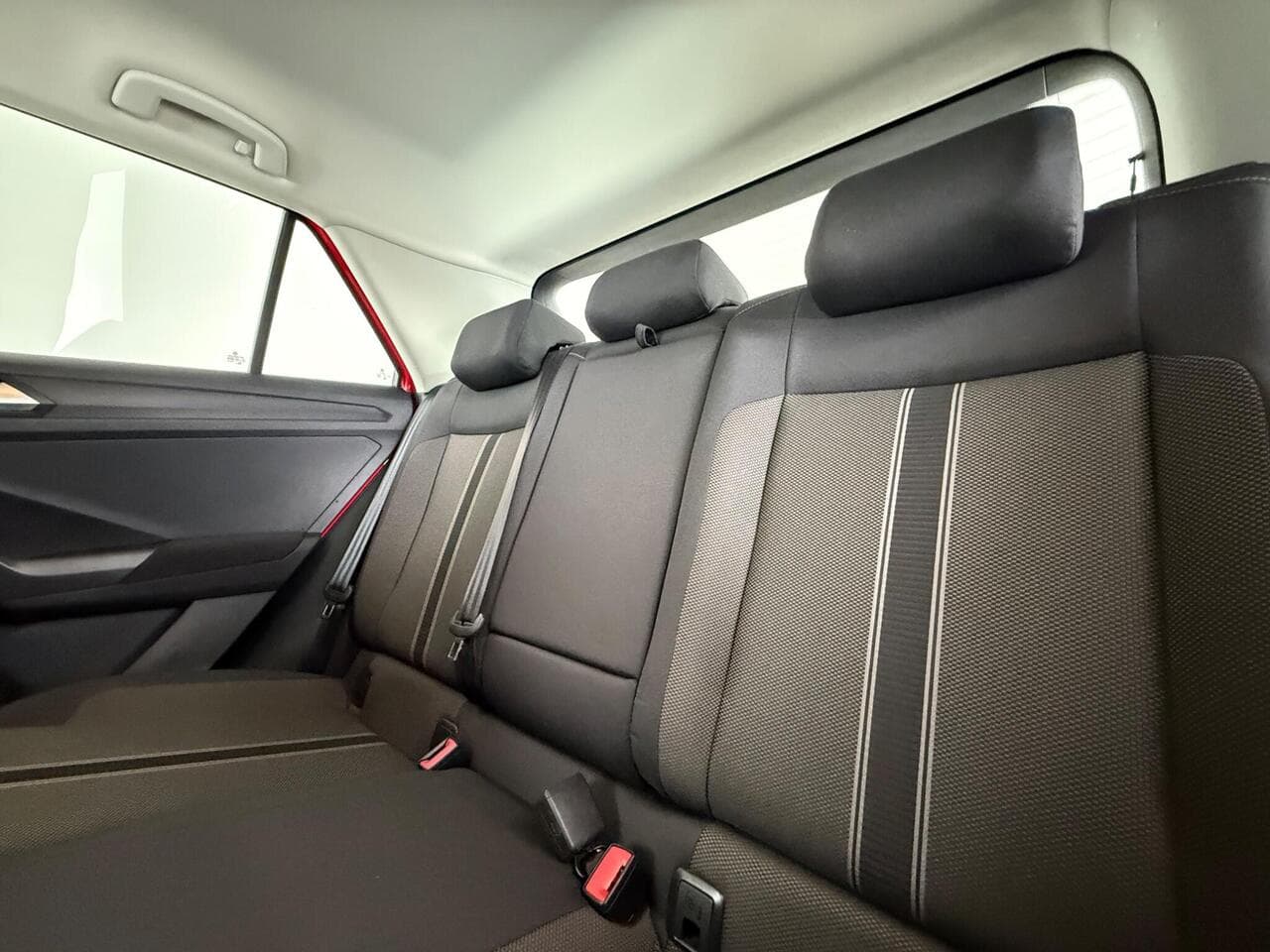 Volkswagen T-Roc thumbnail Seats Rear