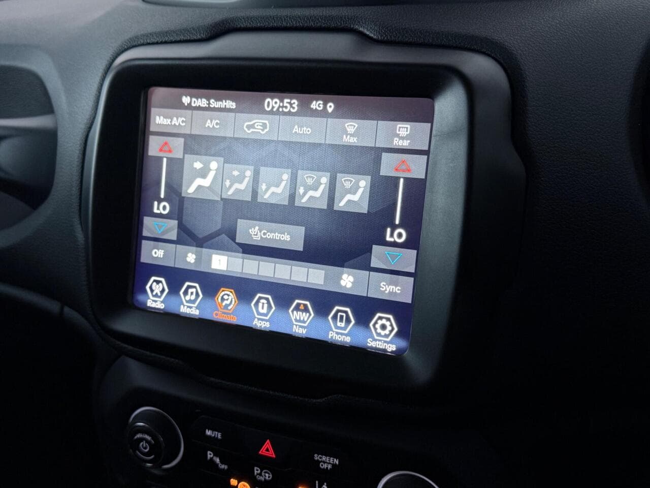 Jeep Renegade thumbnail Infotainment System