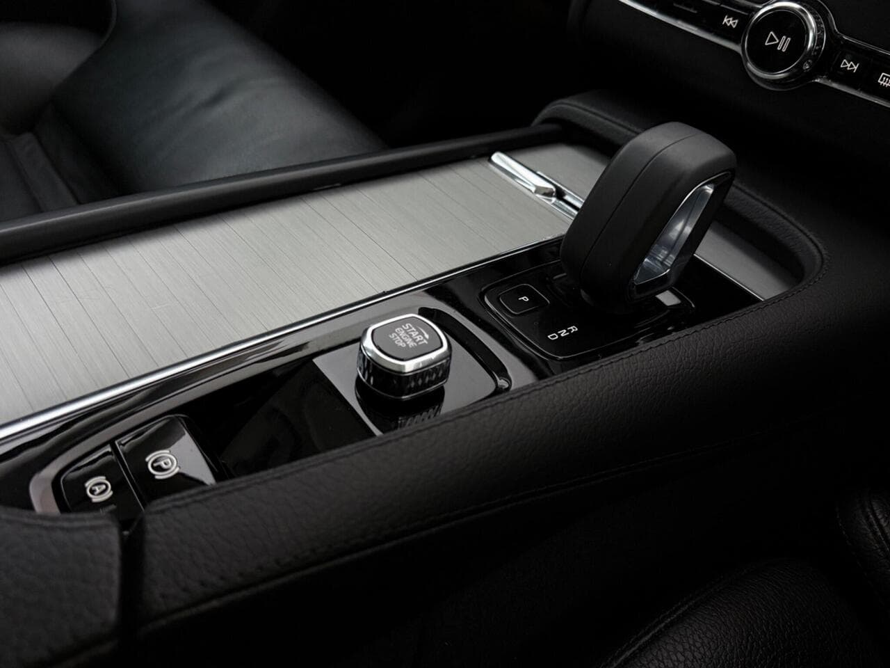 Volvo XC90 thumbnail Misc Controls