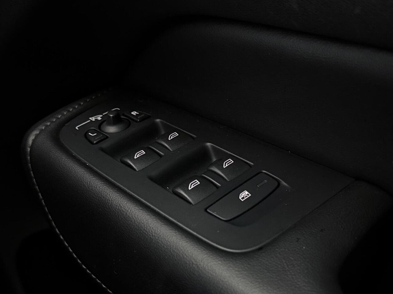 Volvo XC60 thumbnail Misc Controls