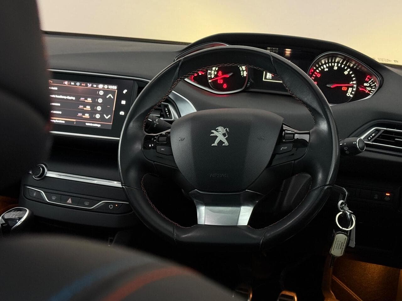 Peugeot 308 thumbnail Steering Wheel