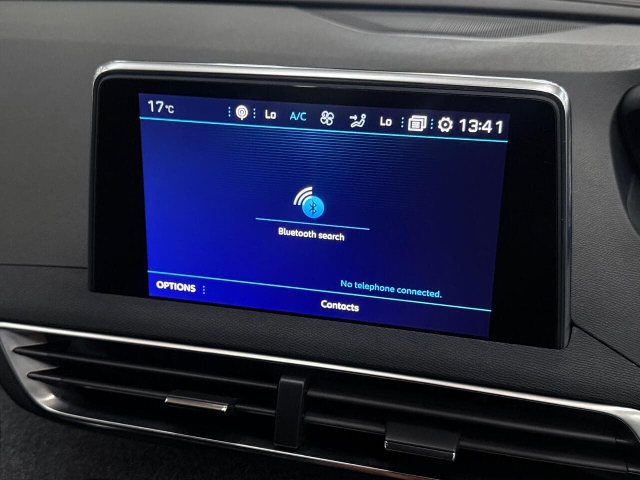 Peugeot 3008 thumbnail Infotainment System