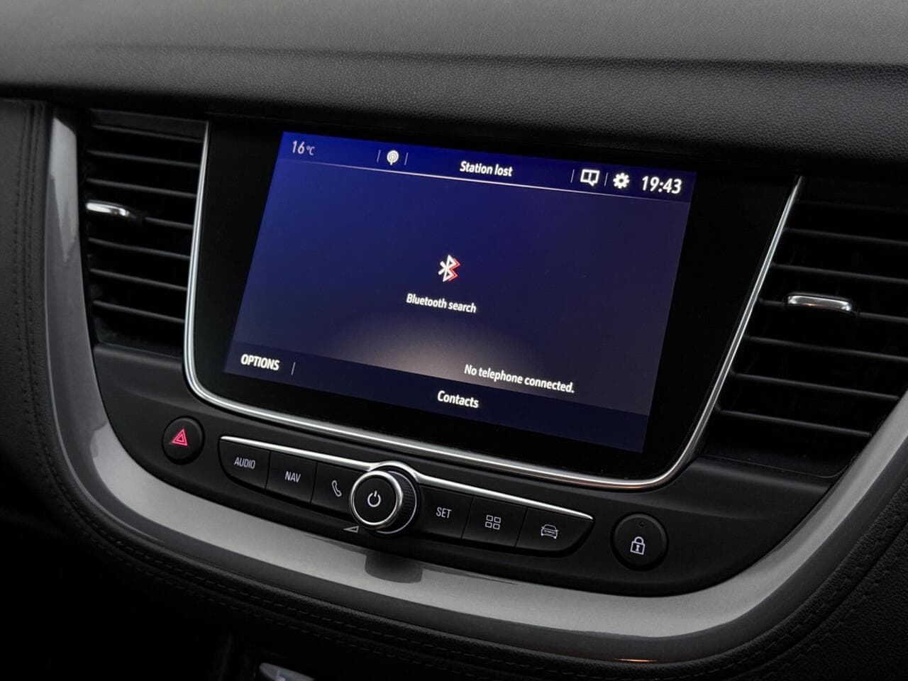 Vauxhall Grandland X thumbnail Infotainment System