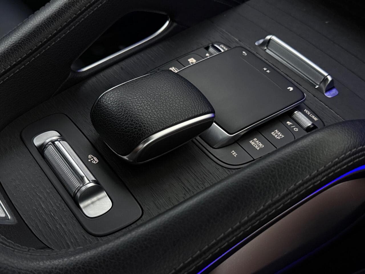 Mercedes-Benz GLE thumbnail Misc Controls