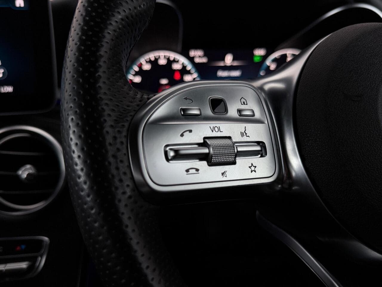 Mercedes-Benz GLC thumbnail Misc Controls