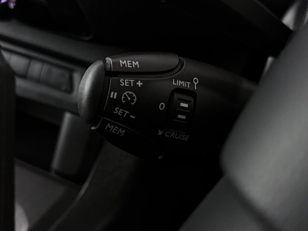 Vauxhall Vivaro thumbnail Misc Controls