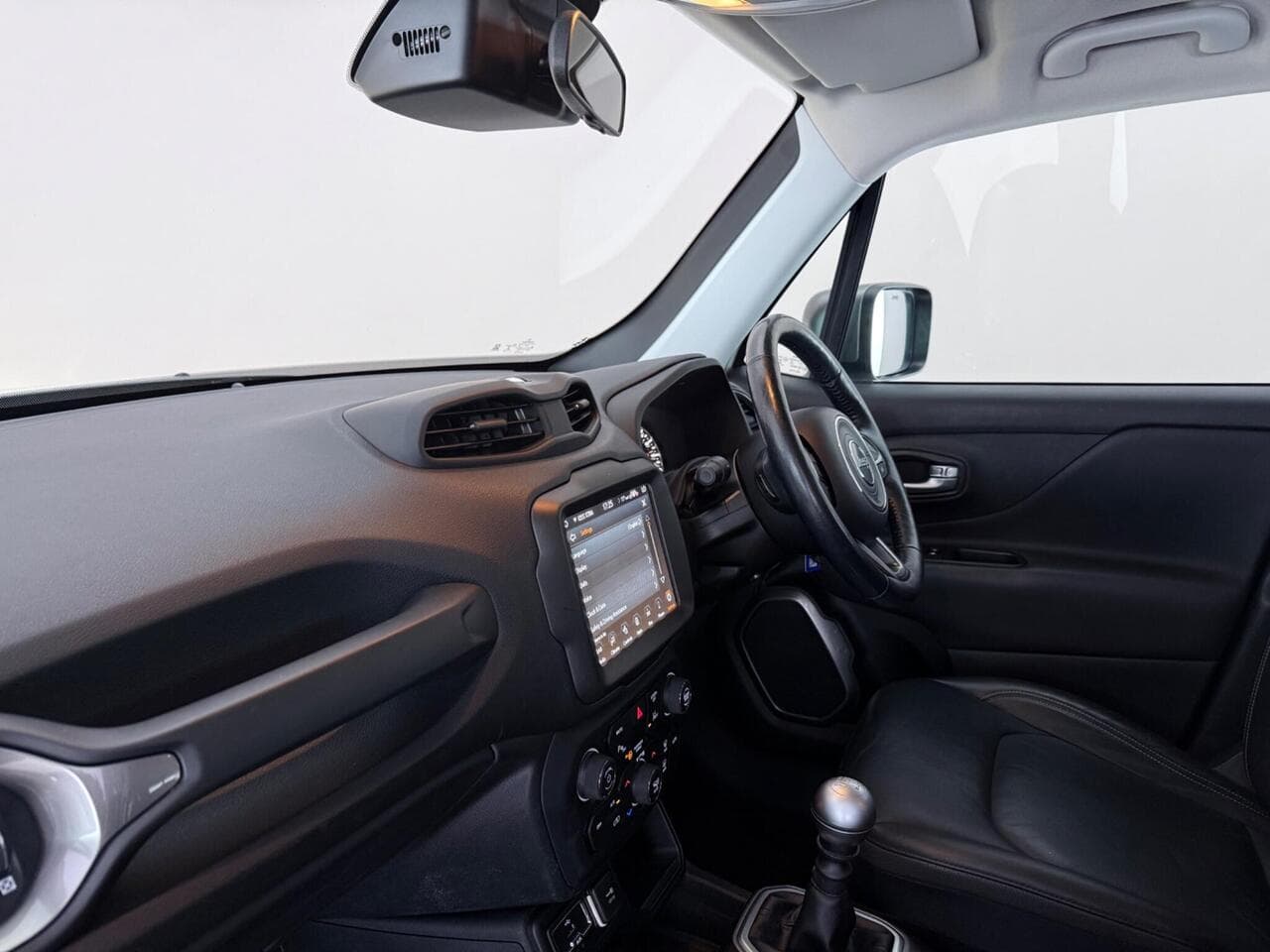 Jeep Renegade thumbnail Interior Front