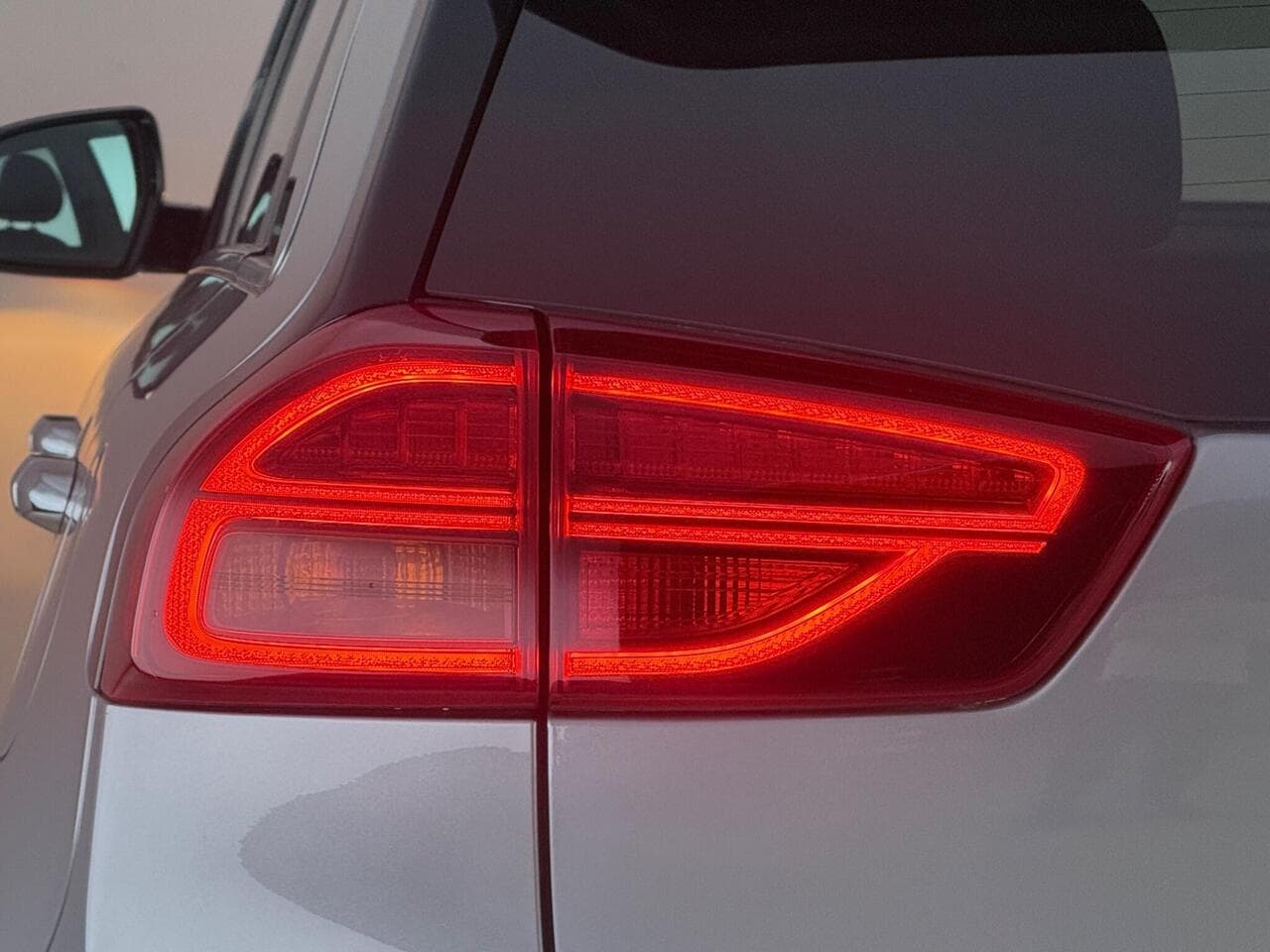 Kia Niro thumbnail Lights Rear