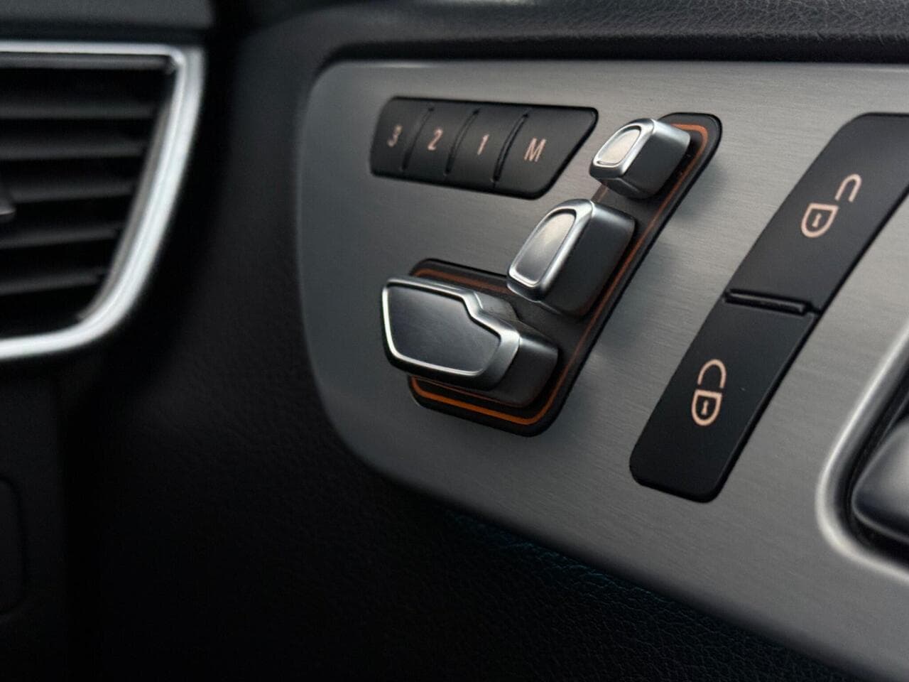 Mercedes-Benz GLE thumbnail Misc Controls