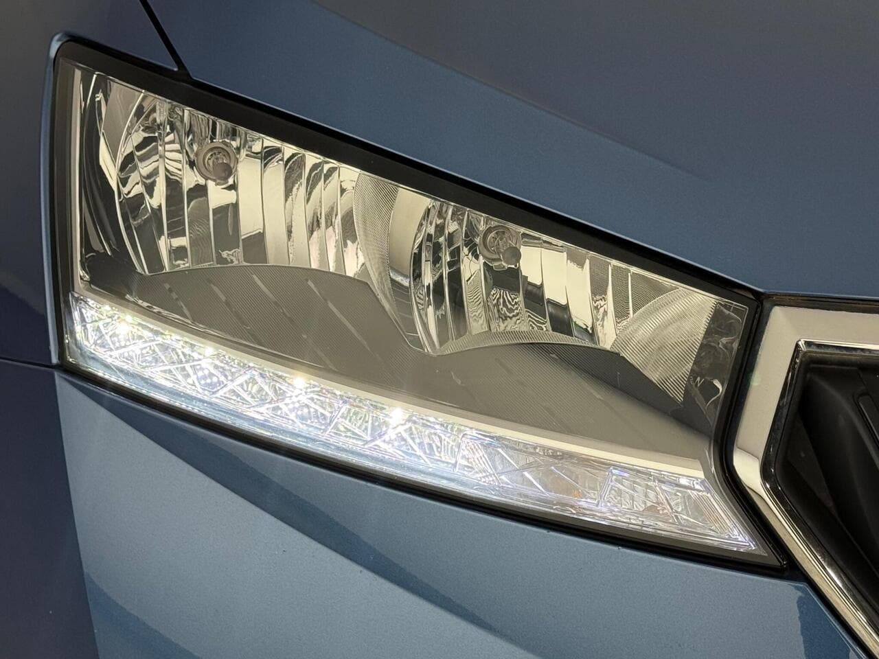 Skoda Fabia thumbnail Lights Front
