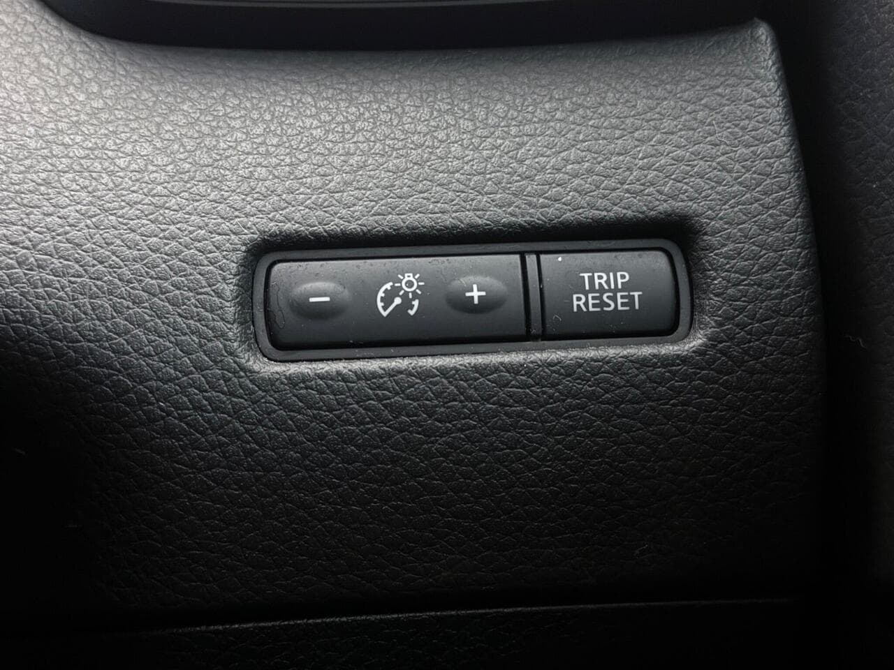 Nissan Qashqai thumbnail Misc Controls