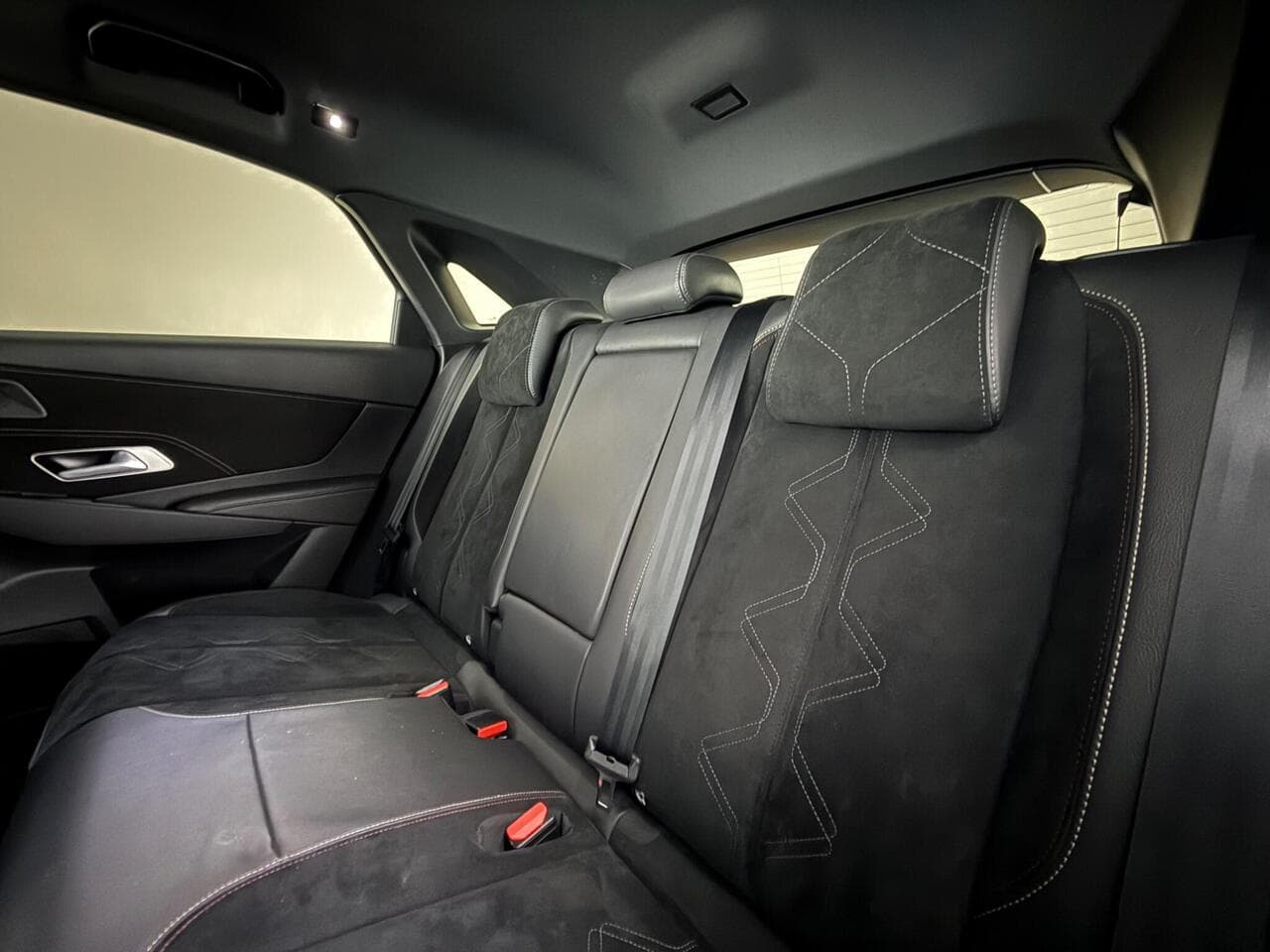 DS AUTOMOBILES DS 7 thumbnail Seats Rear