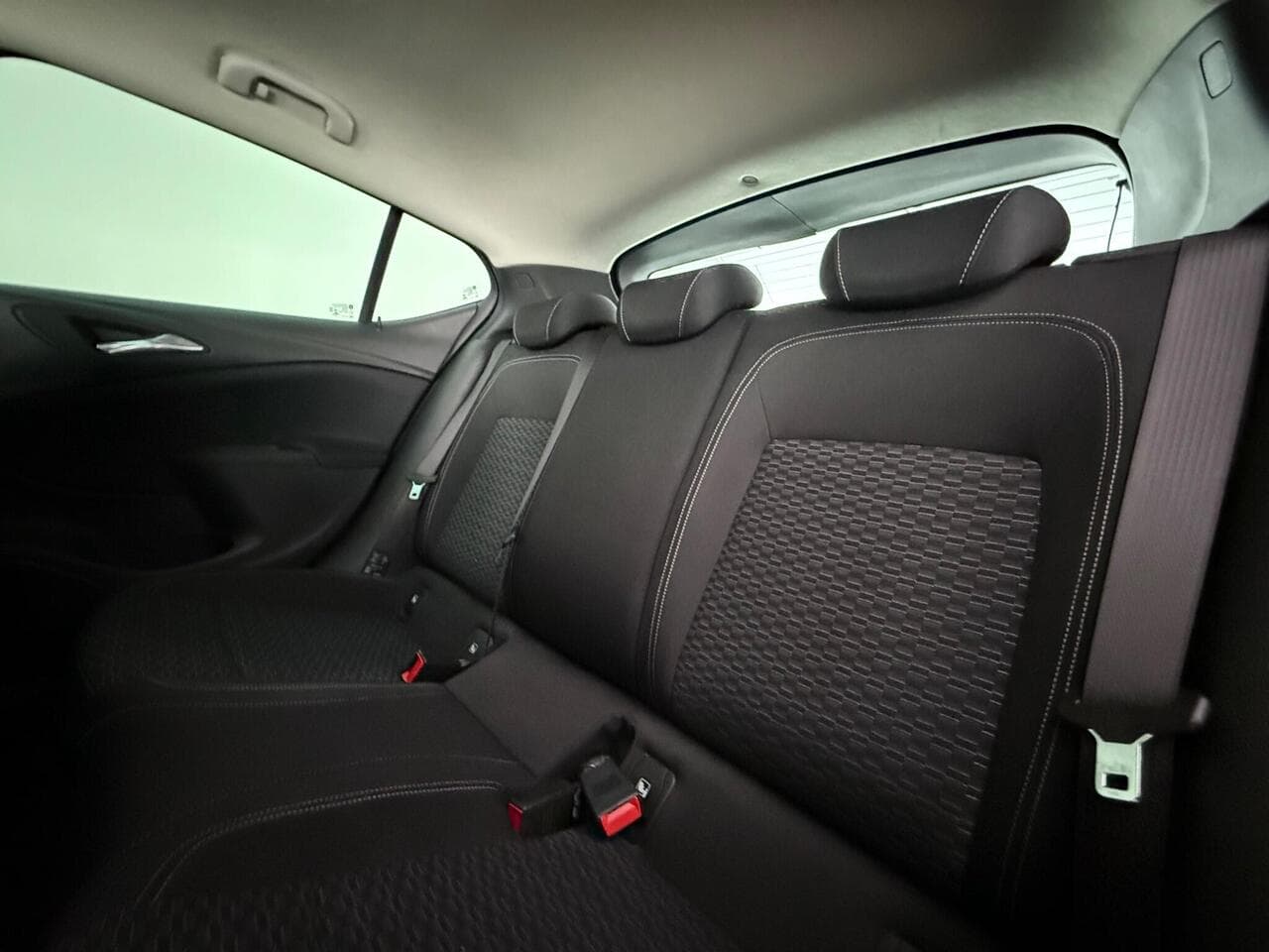 Vauxhall Astra thumbnail Seats Rear