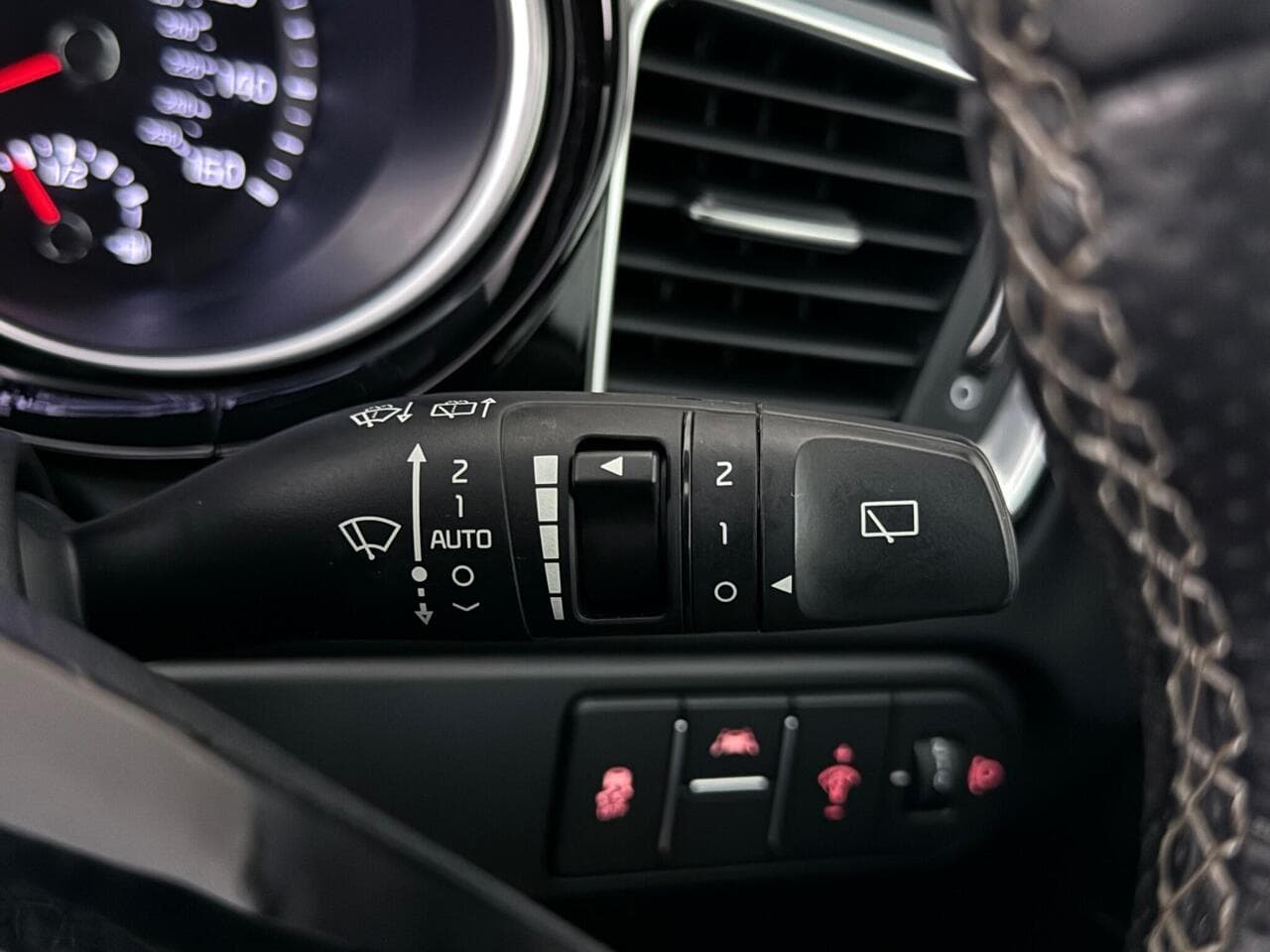 Kia Ceed thumbnail Misc Controls