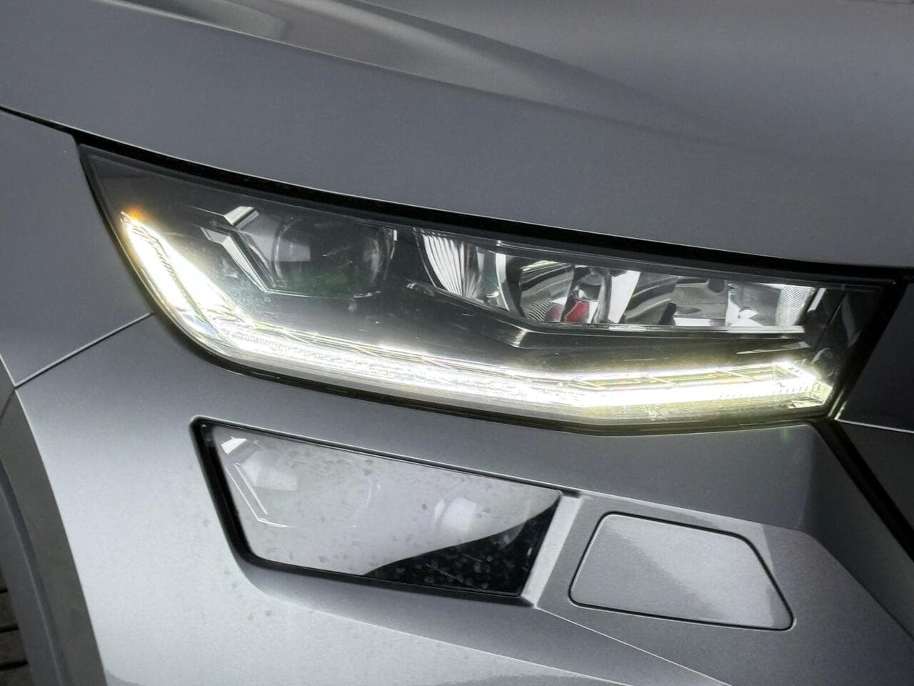 Skoda Kodiaq thumbnail Lights Front