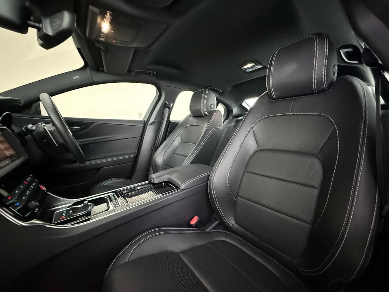 Jaguar XE thumbnail Seat Front Passenger
