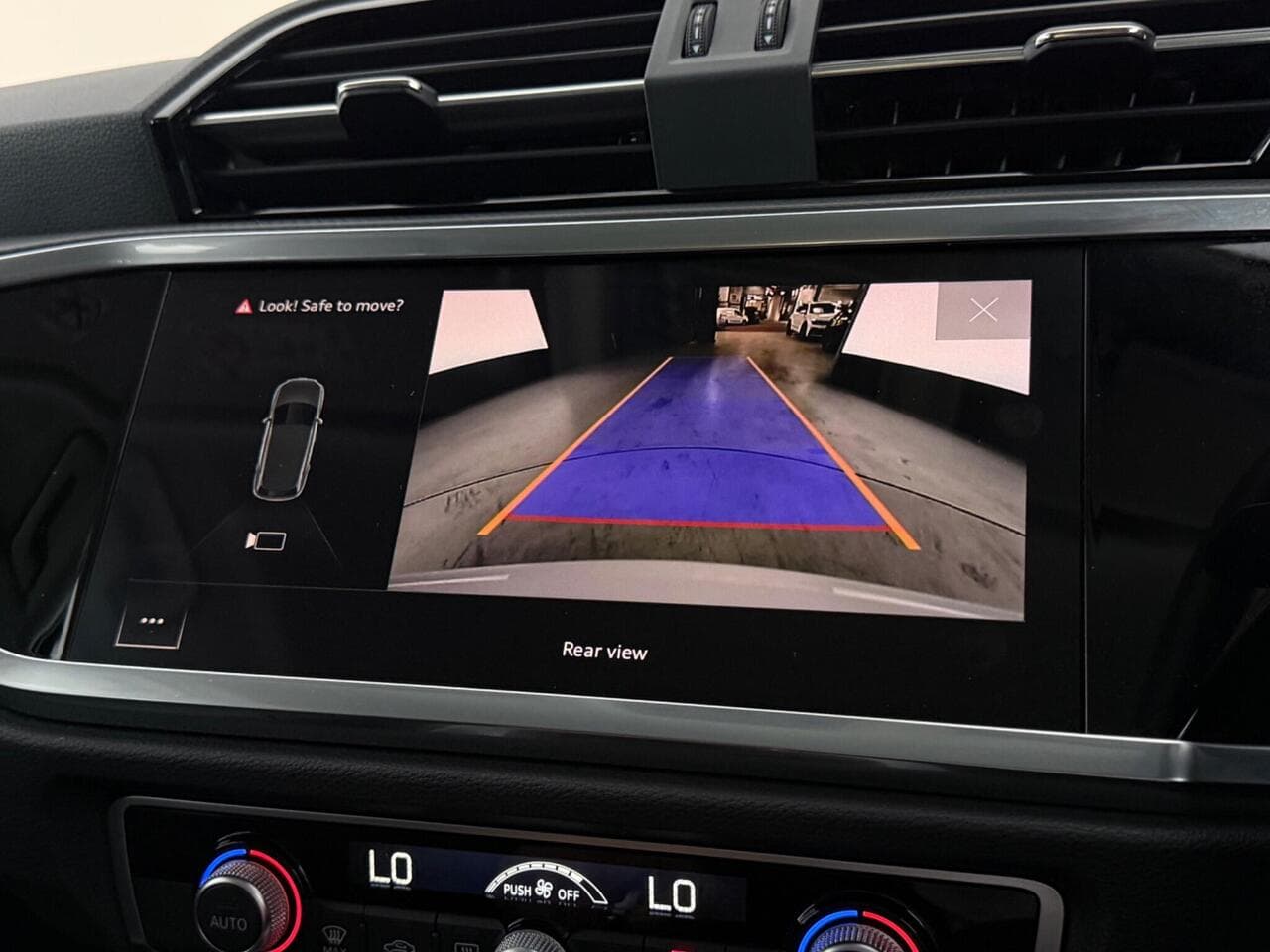 Audi Q3 thumbnail Infotainment System