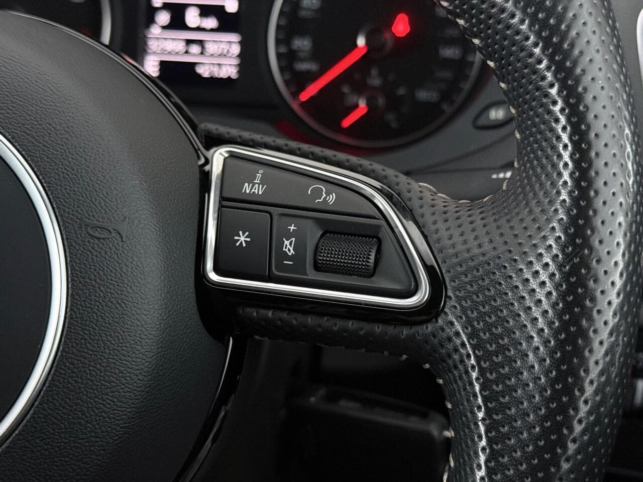 Audi Q3 thumbnail Misc Controls