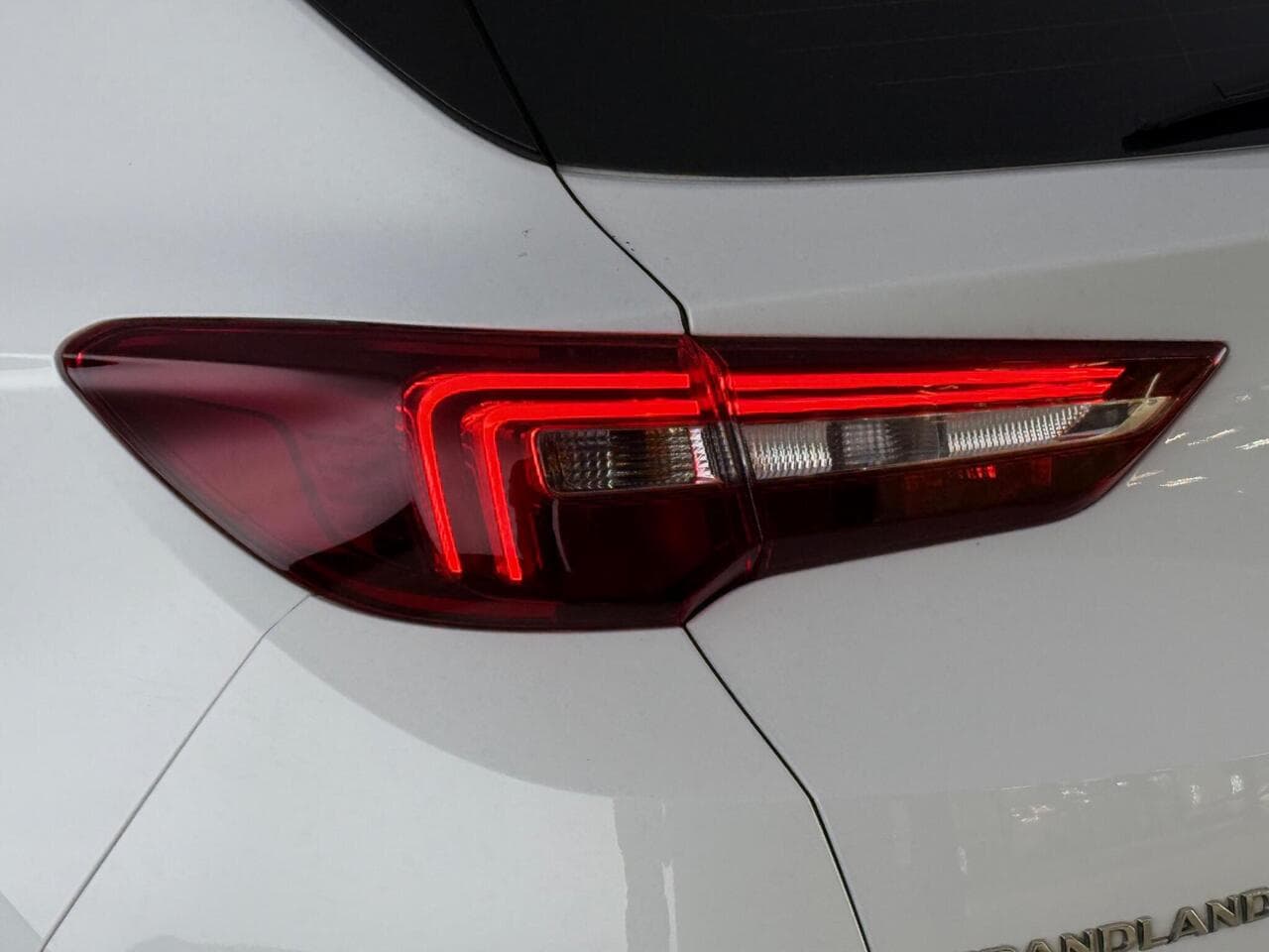 Vauxhall Grandland X thumbnail Lights Rear