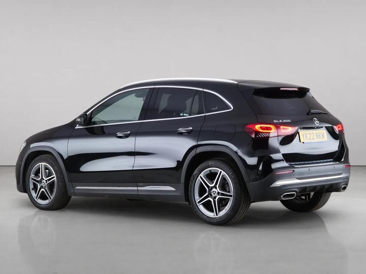 Mercedes-Benz GLA thumbnail Side Left