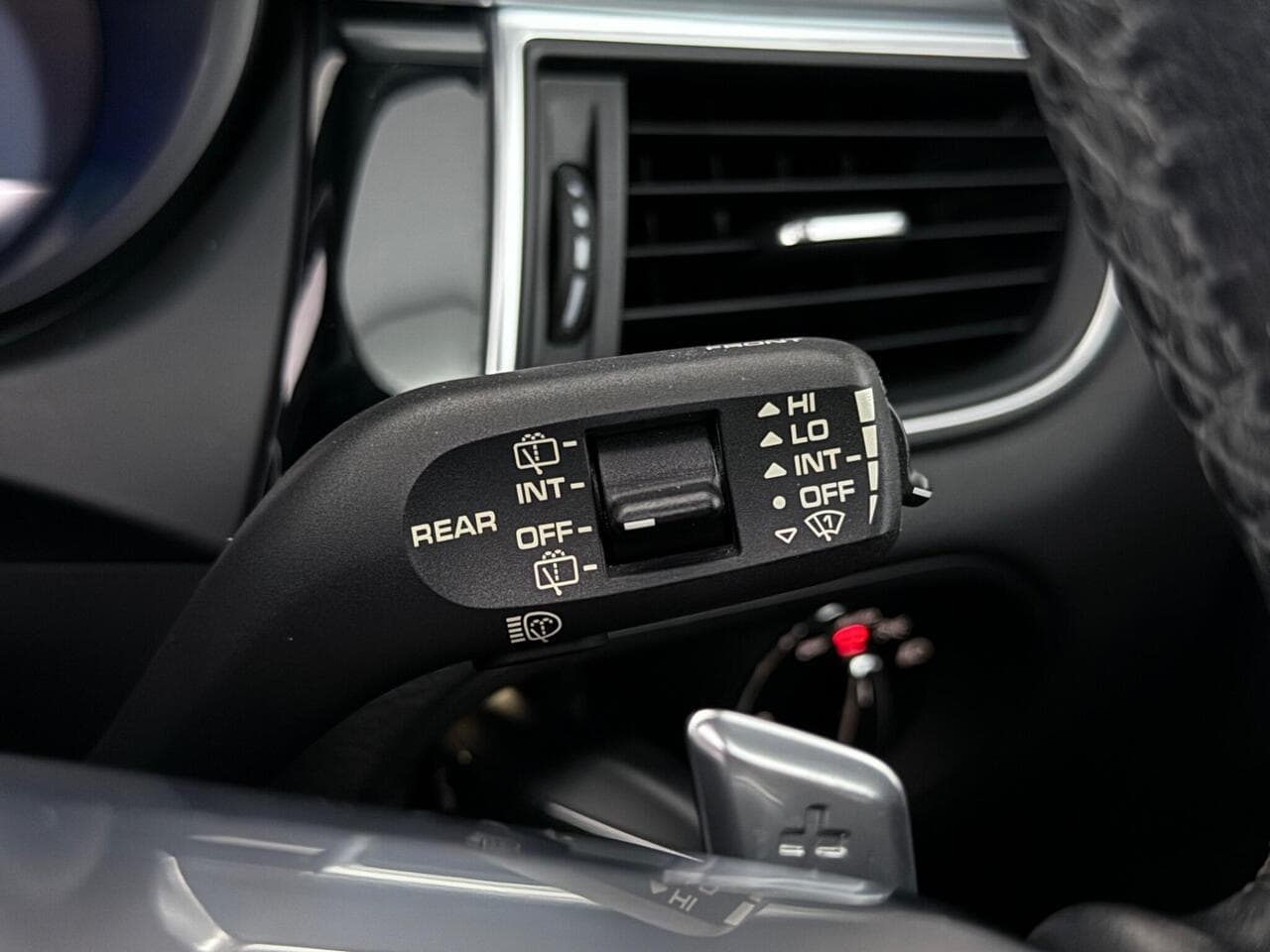 Porsche Macan thumbnail Misc Controls