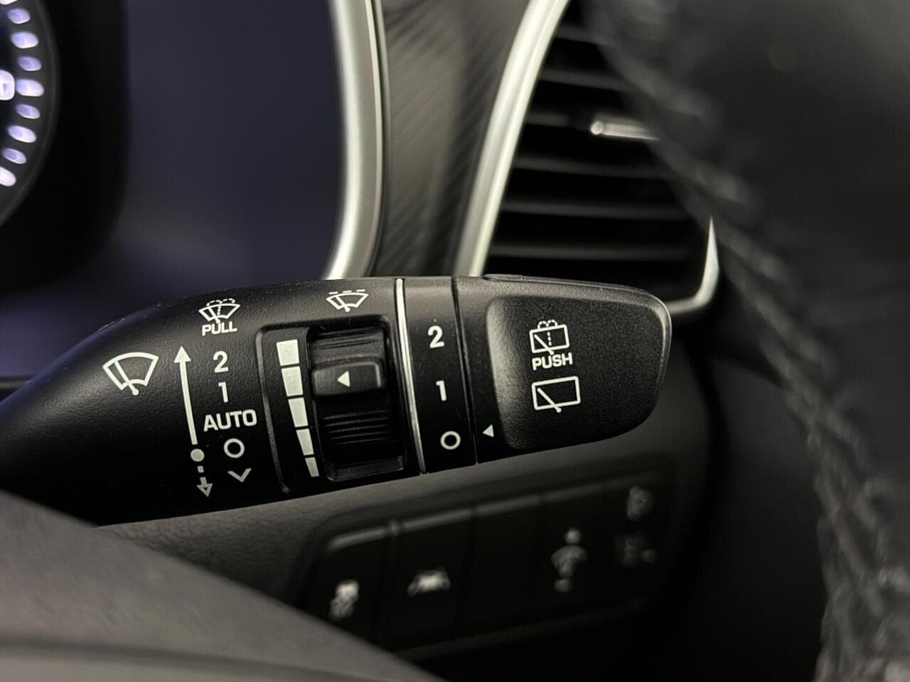 Hyundai TUCSON thumbnail Misc Controls