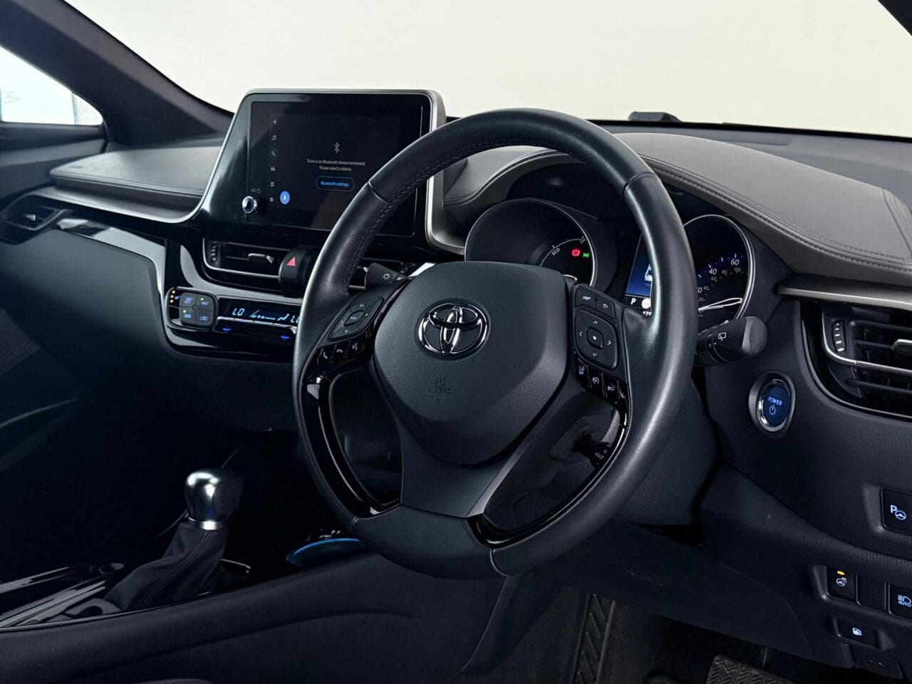 Toyota C-HR thumbnail Interior Front