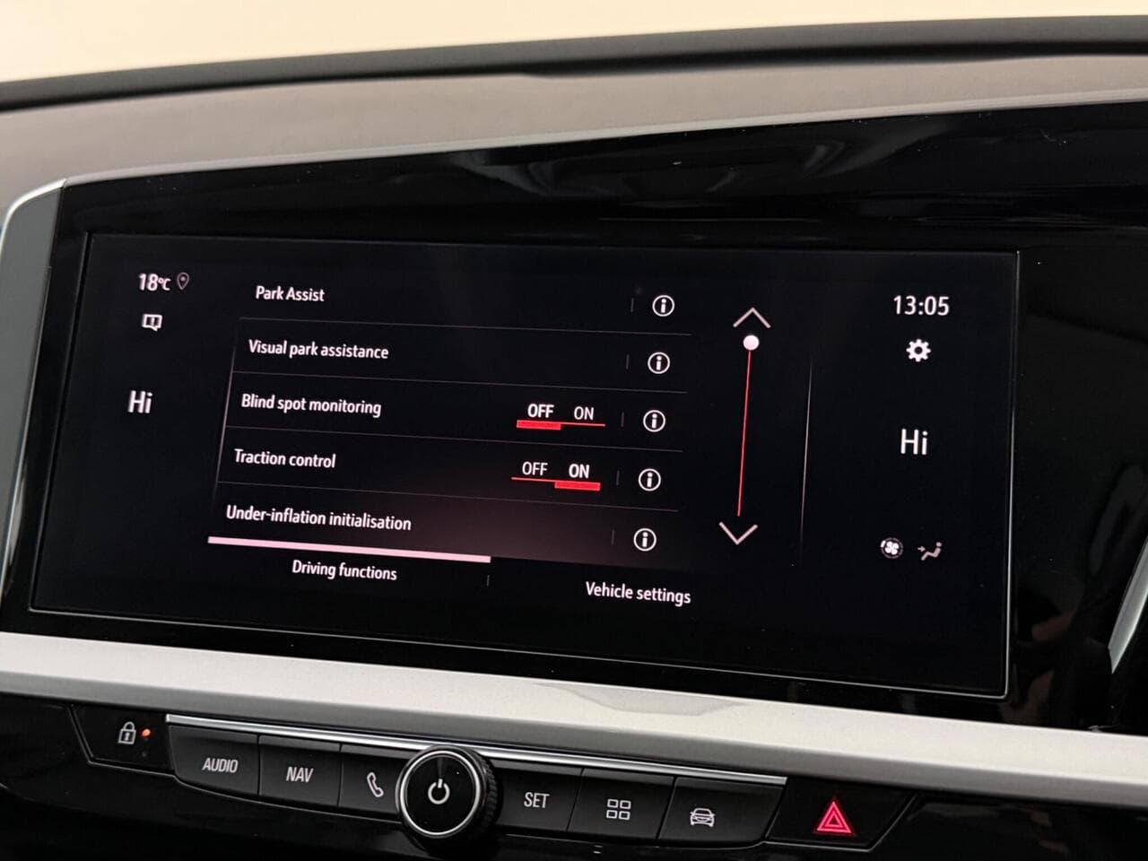Vauxhall Grandland thumbnail Infotainment System