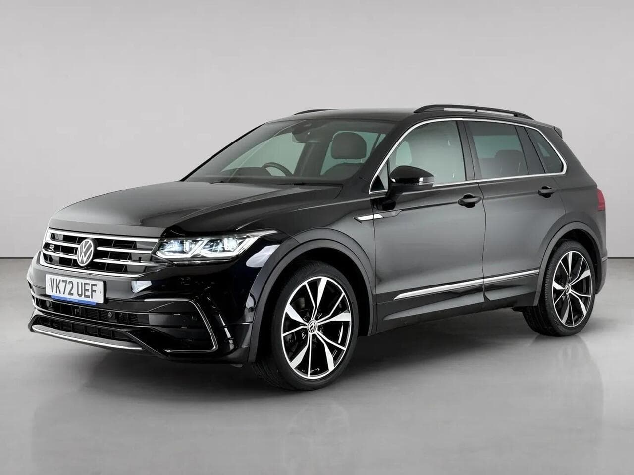 Volkswagen Tiguan thumbnail Front Left